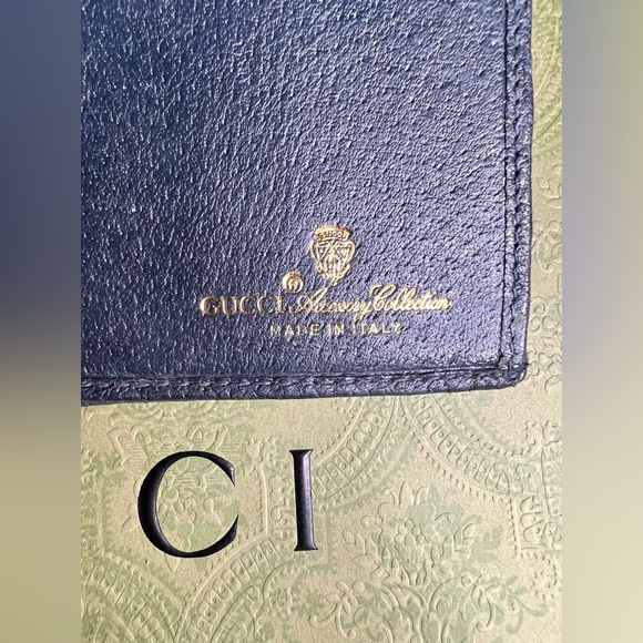 Authentic GUCCI wallet - Picture 8 of 9